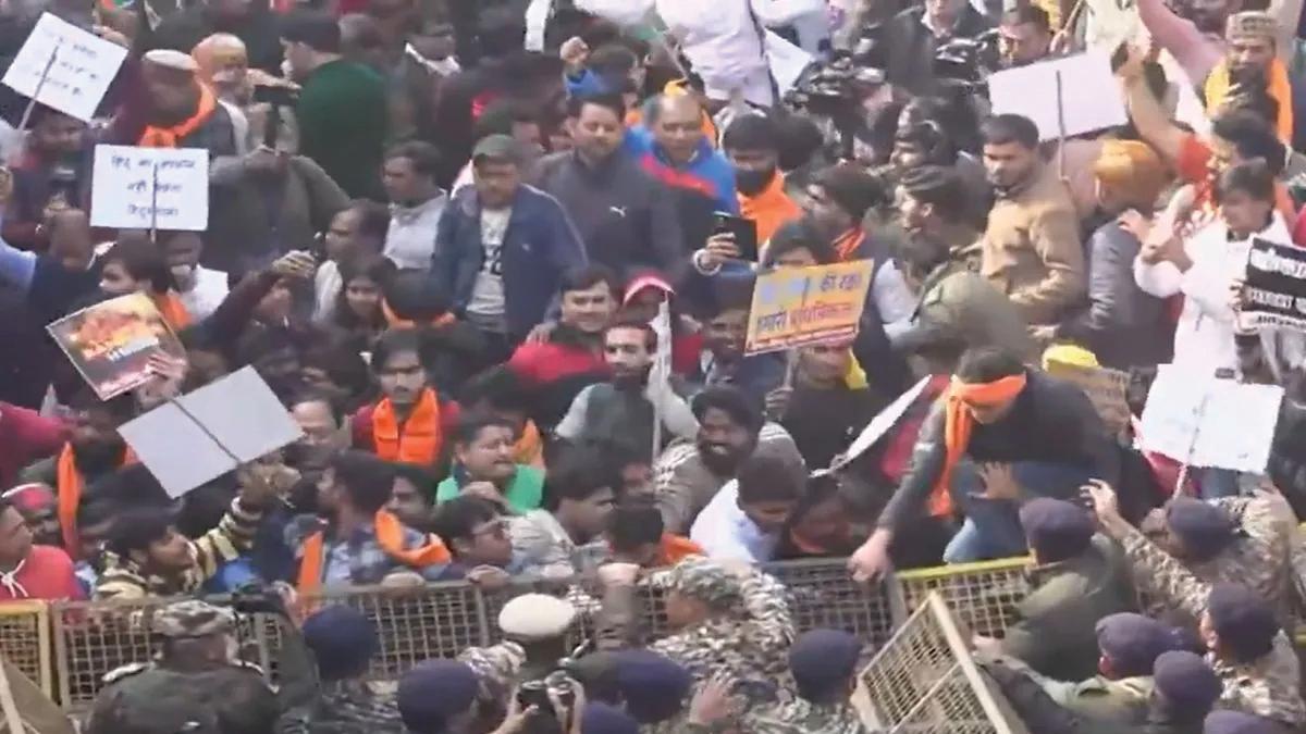 एक और हिंदू युवक अमृत की हत्या के बाद घिरी बांग्लादेश की यूनुस सरकार