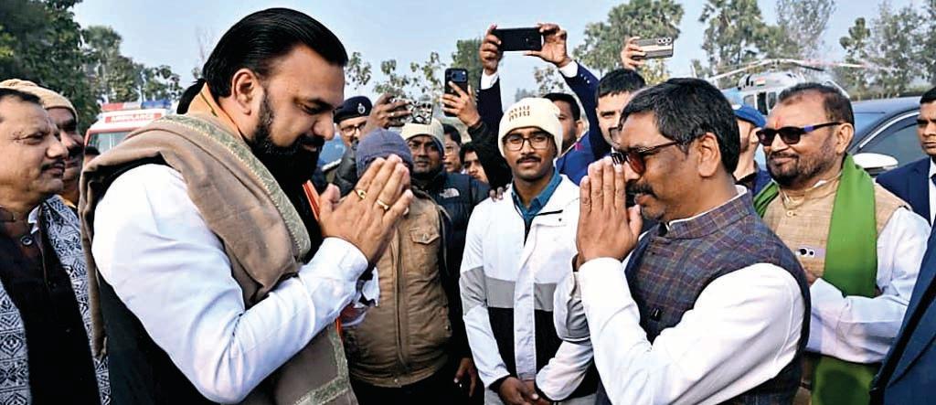 श्रद्धांजलि समारोह में मिले झारखंड के सीएम हेमंत सोरेन और बिहार के डिप्टी सीएम सम्राट चौधरी