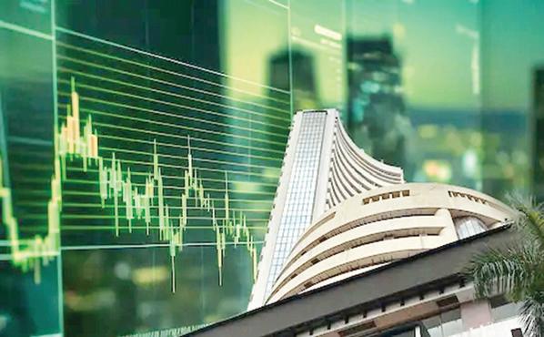 साल के आखिरी दिन सेंसेक्स 545 अंक बढ़कर बंद, मिडकैप और स्मॉलकैप भी चमके