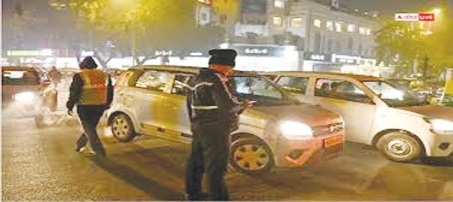 नए साल का जश्नः दिल्ली पुलिस ने नशे में वाहन चलाने वालों के 868 चालान काटे