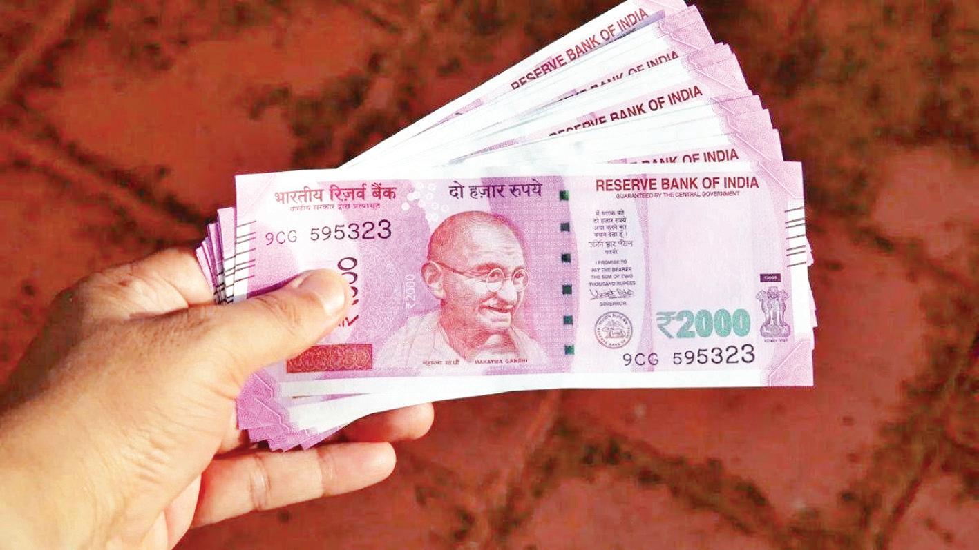 अभी भी बाजार में उपलब्ध 5,669 करोड़ रुपए मुल्य के दो हजार रुपए के नोट
