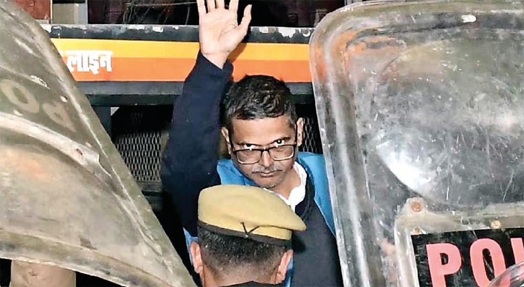 देवरिया जेल में पूर्व आईपीएस अमिताभ ठाकुर का आमरण अनशन