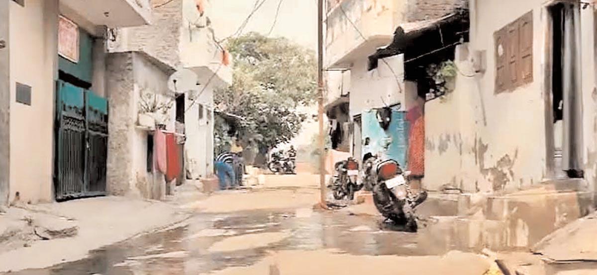 दिन में सिर्फ 30 मिनट तक सप्लाई, उसमें भी दिखे तैरते हुए कीड़े
