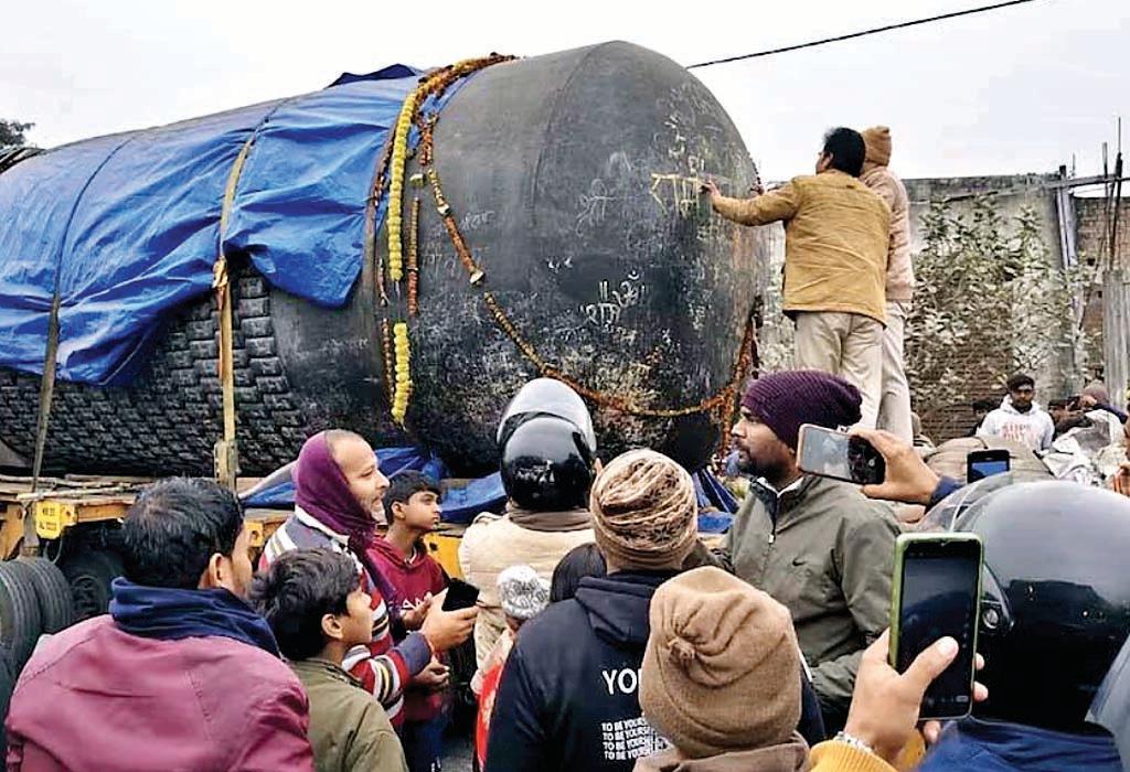 दुनिया का सबसे बड़ा शिवलिंग बिहार पहुंचा