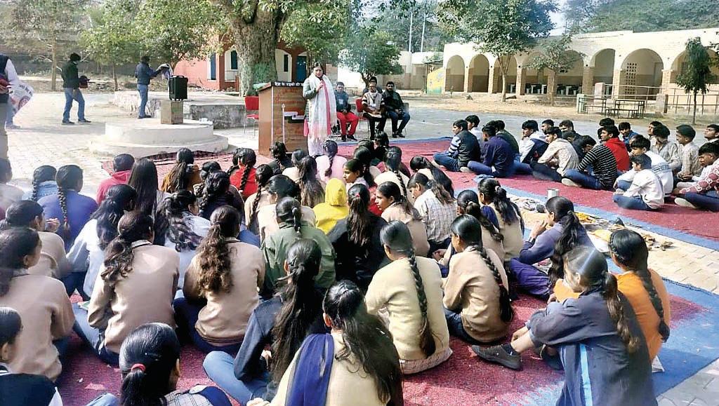 गांव बिस्सर अकबरपुर में सरकारी स्कूल में एनएसएस कैंप का हुआ शुभारंभ