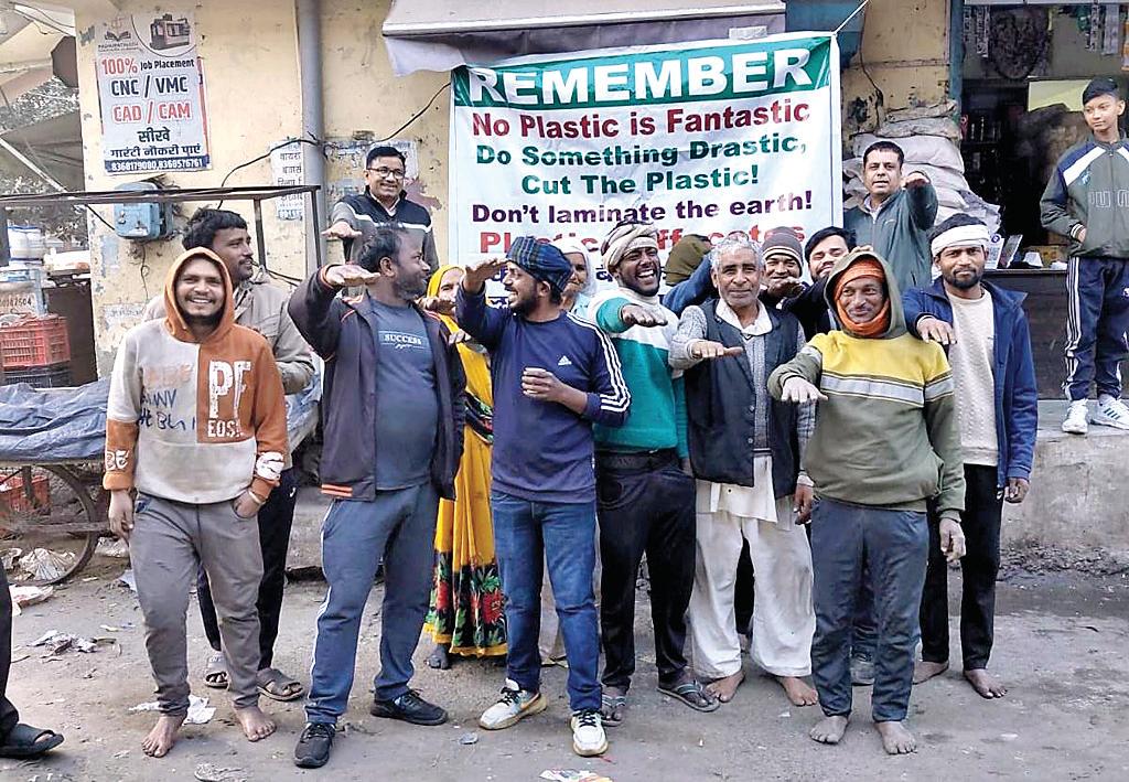बल्लभगढ़ सब्जी मंडी सिंगल यूज प्लास्टिक के खिलाफ विक्रेताओं ने ली शपथ