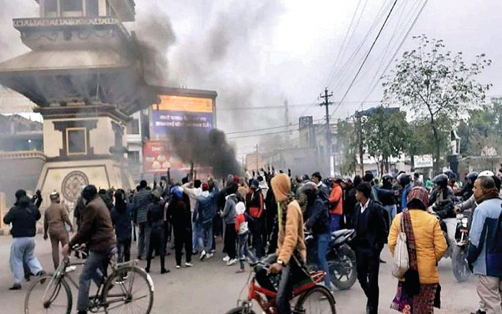 नेपाल के बीरगंज में हिंसा के बाद तनाव, कर्फ्यू के बीच काबू में हालात