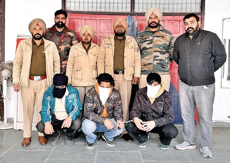 बठिंडा में टारगेट किलिंग की वारदात टली- अरश डल्ला गैंग से जुड़े 3 व्यक्ति 4 पिस्तौलों के साथ किए गिरफ्तार