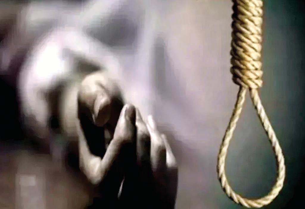 शख्स ने दो मासूम बेटों को फांसी पर लटकाया