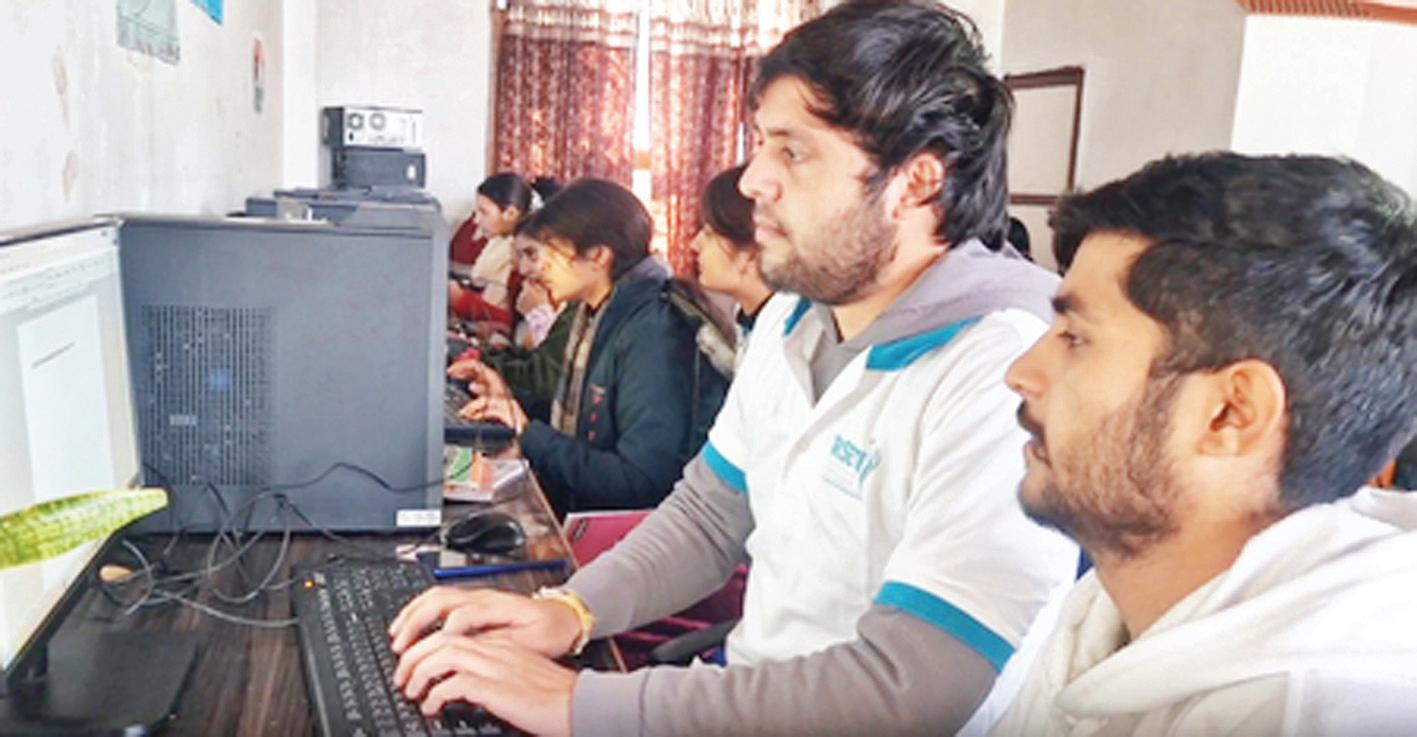 जम्मू-कश्मीरः 'असिस्टेंट बुककीपिंग ट्रेनिंग' कोर्स युवाओं का जीवन कर रहा रोशन, केंद्र उठा रहा सारा खर्च