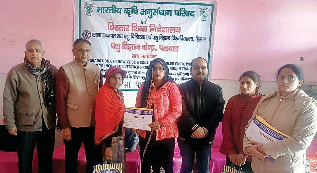 गांव छांयसा में एससी महिलाओं के लिए पांच दिवसीय डेयरी प्रशिक्षण सम्पन्न