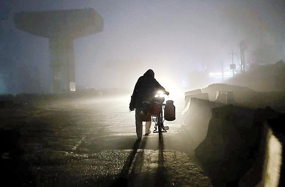राजस्थान में पारा -3 डिग्री, श्रीनगर में डल झील जमी, उत्तराखंड के 2 जिलों में स्कूल बंद