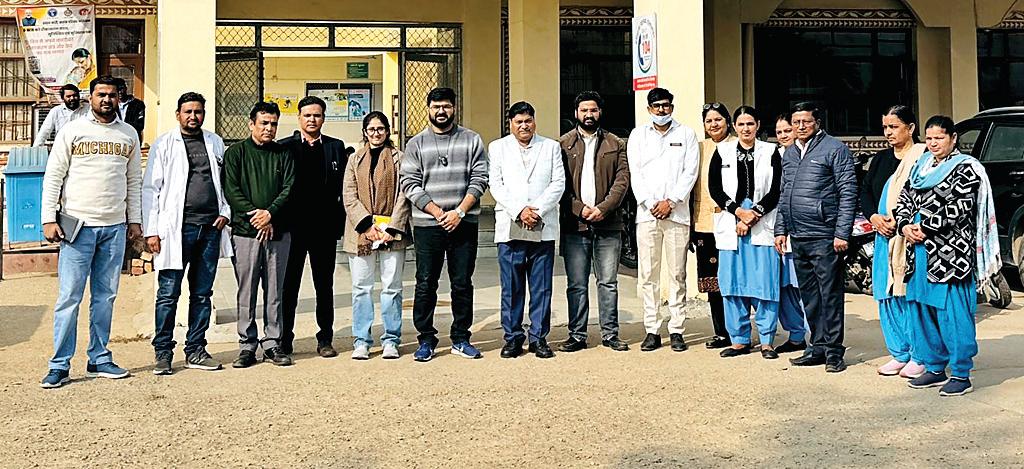 तावड़ू सीएचसी व गांव पदैनी में भारत सरकार के लोक स्वास्थ्य परामर्शदाता द्वारा किया दौरा
