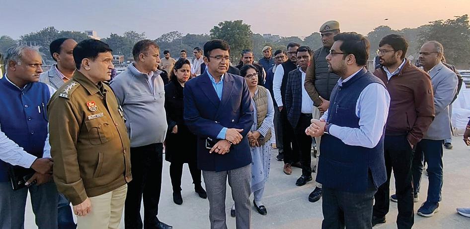 डी सी आयुष सिन्हा ने गणतंत्र दिवस समारोह स्थल का किया निरीक्षण
