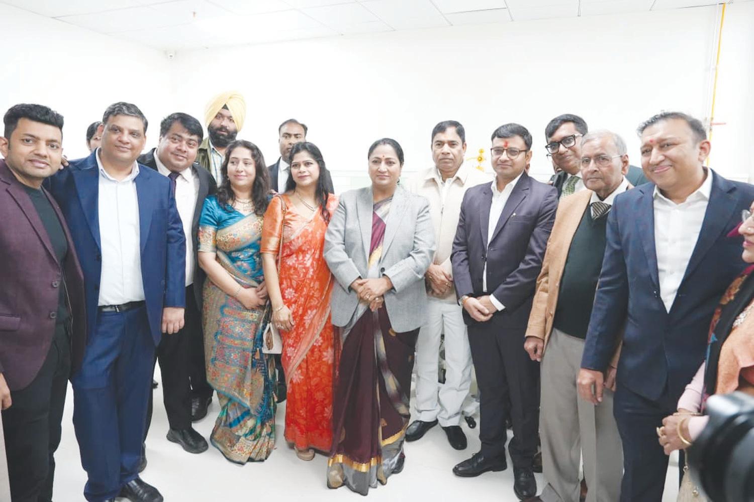 हर दिल्लीवासी को समय पर सस्ता इलाज हमारी प्राथमिकताः रेखा
