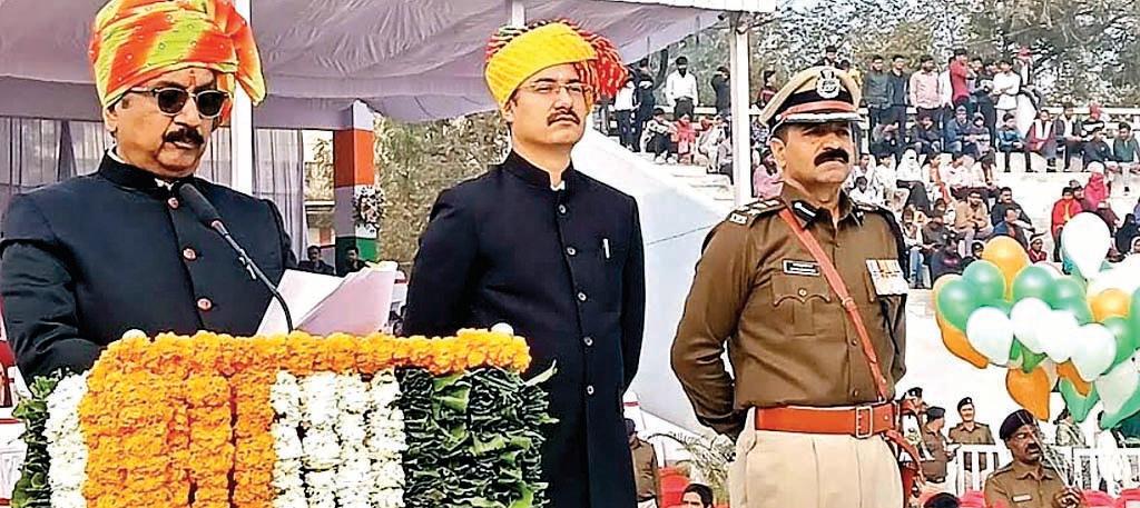 सुप्रीम कोर्ट के अल्टीमेटम के बीच मंत्री विजय शाह ने फहराया तिरंगा