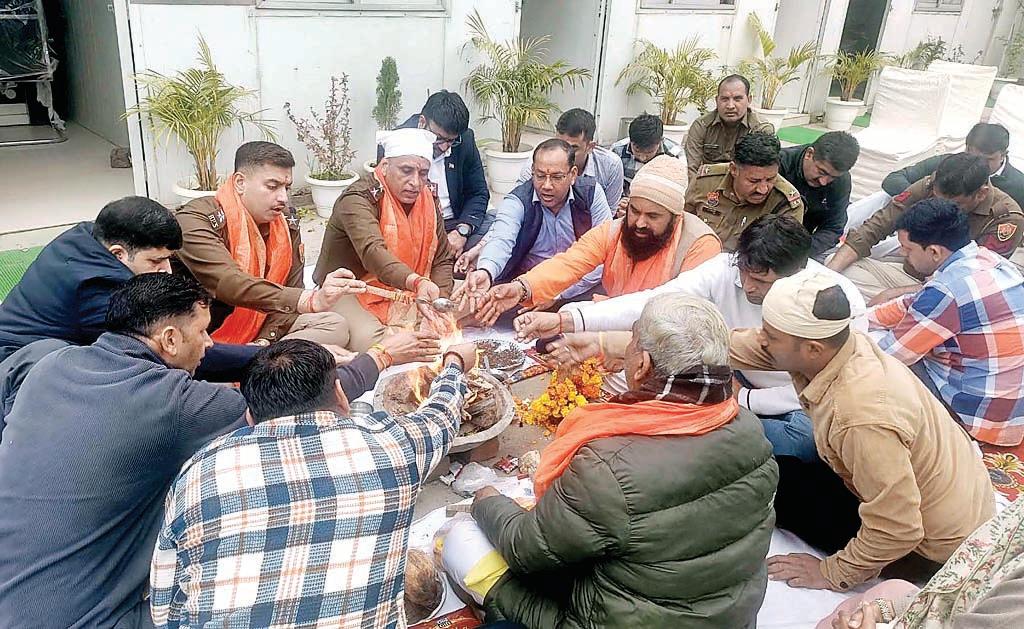 नवमी पर धनकोट पुलिस चौकी में एसआई जगमाल सिंह ने कराया हवन-यज्ञ, भंडारा