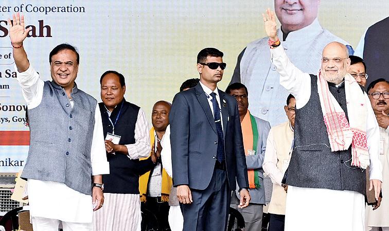 'गमोसा' न पहनकर राहुल ने किया पूर्वोत्तर का अपमानः शाह