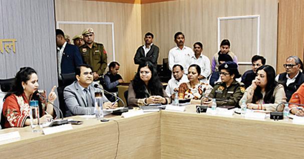नागरिकों की शिकायतों का प्राथमिकता के आधार पर करवाएं समाधान : आरती