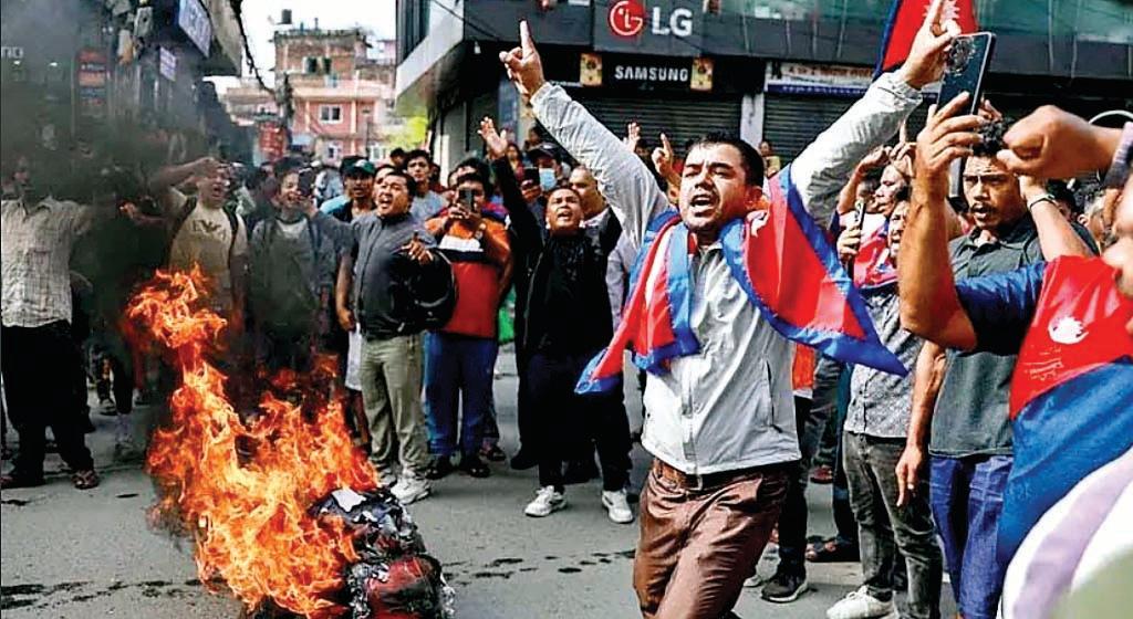 नेपाल में नई सरकार के लिए चुनौतियों का पहाड़