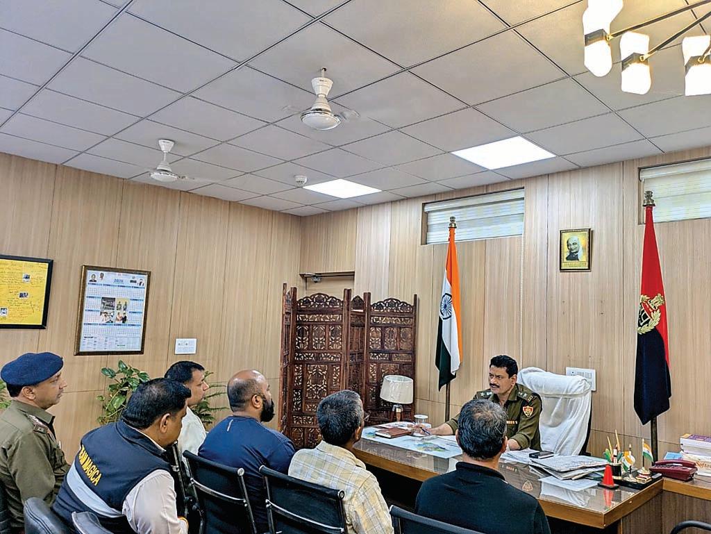 स्कूलों के बाहर अव्यवस्थित पार्किंग व ट्रैफिक होने की स्थिति में होगी कार्रवाई: डीसीपी