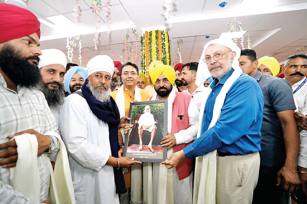 चिकित्सा सुविधा गांव चीमा में संत अतर सिंह जी महाराज अस्पताल का किया उद्घाटन