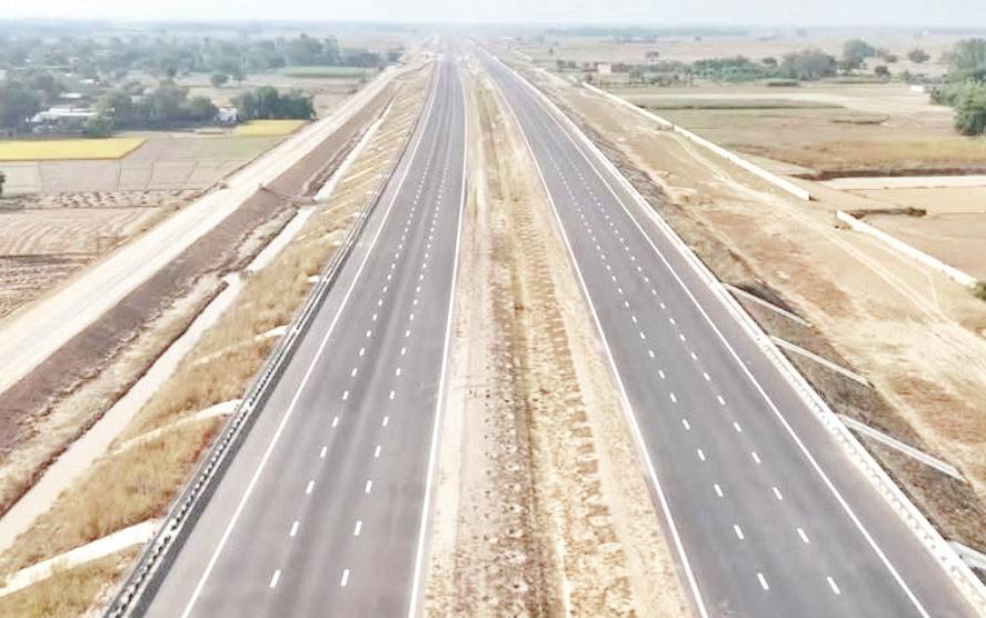 36 हजार करोड़ से पूरा हुआ गंगा एक्सप्रेस वे