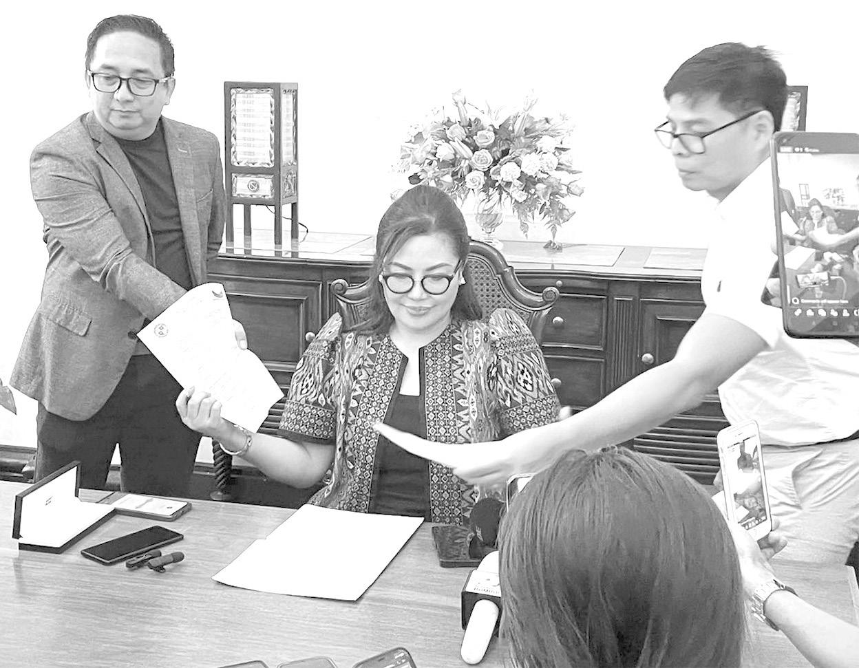 12 KA EO GIPIRMAHAN NI BARICUATRO KAGAHAPON