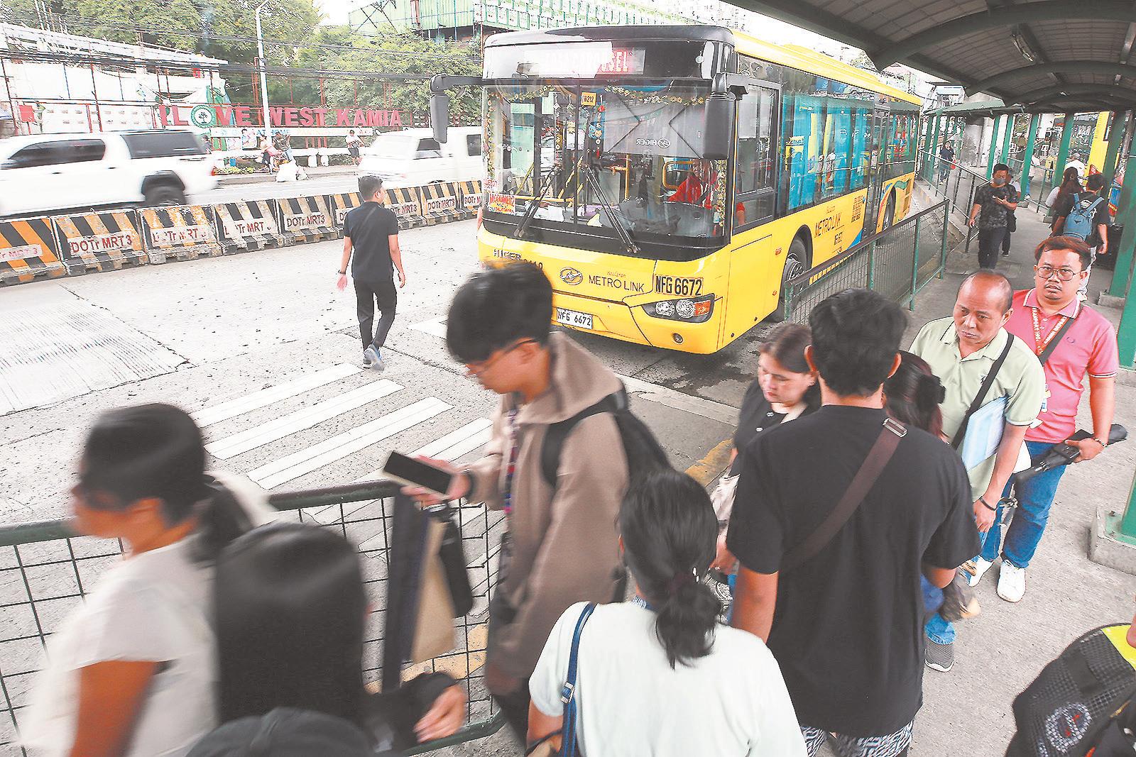 Uncertainty looms over Philippines' modernized transport goal
