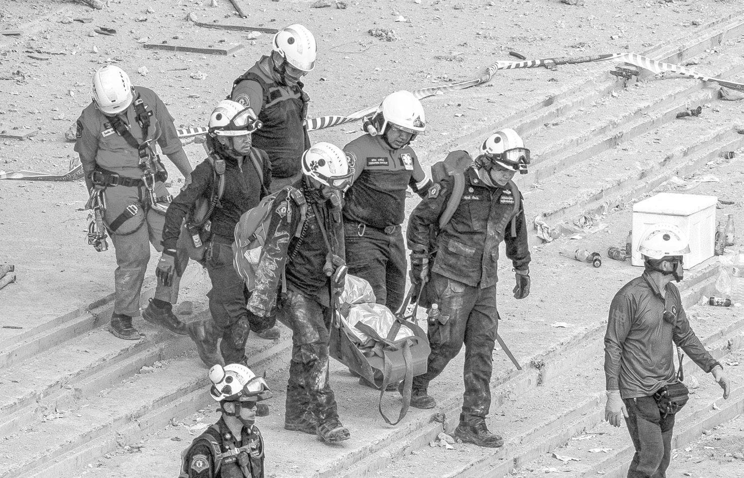 Hopes fading 3 days after deadly quake