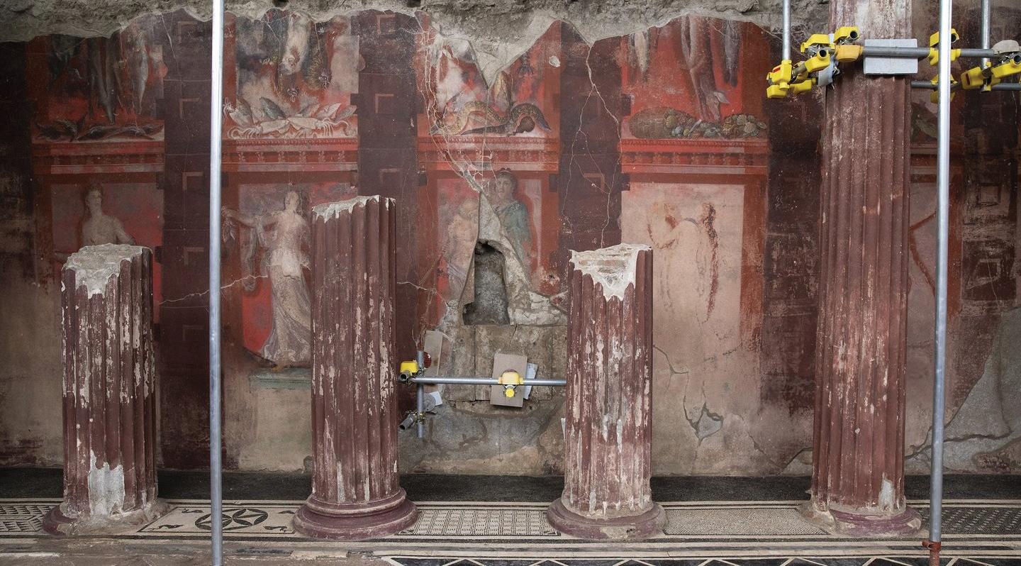 'EXTREMELY RARE' CYCLE OF PAINTINGS UNEARTHED IN POMPEII