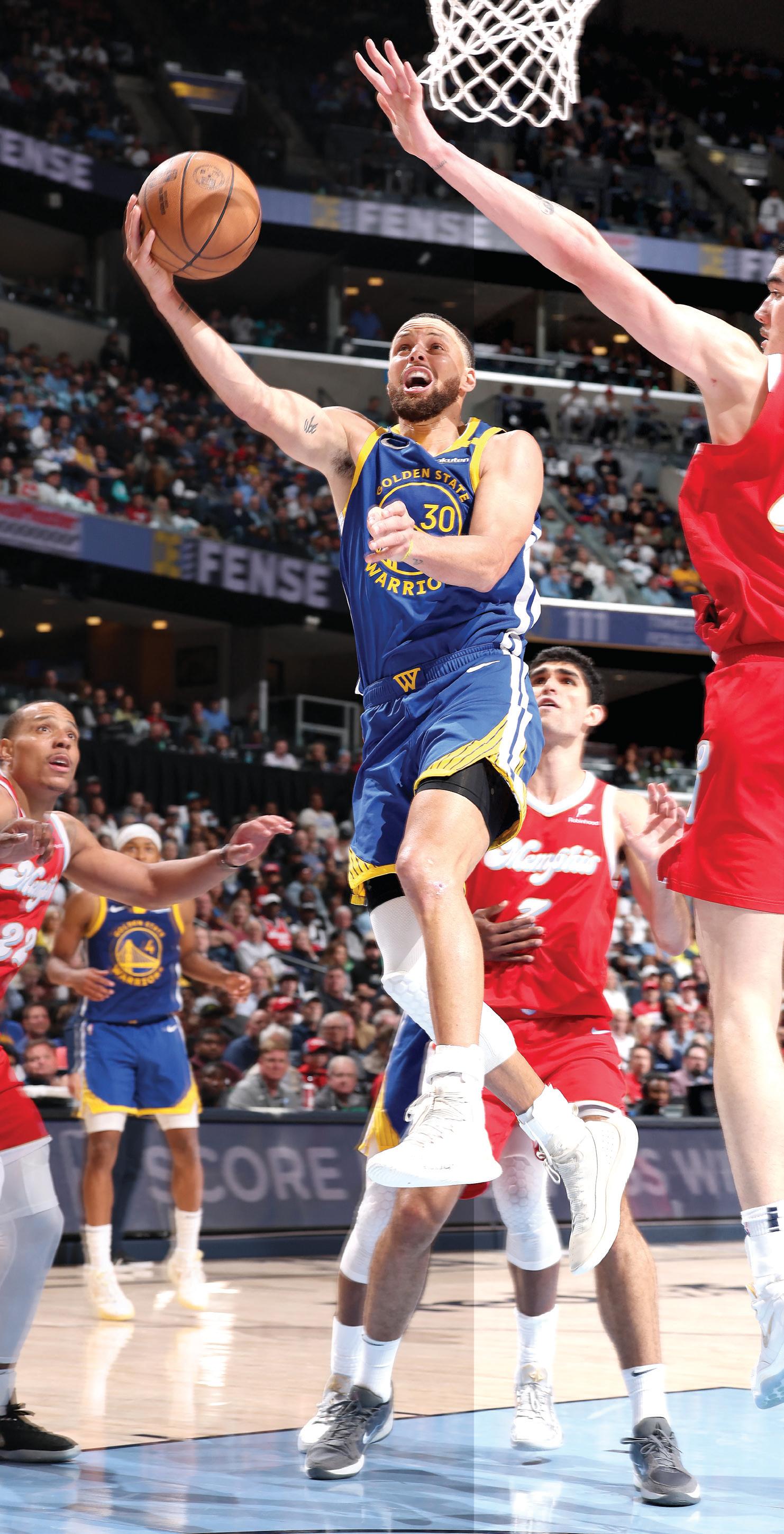 'Incredible' Curry scores 52 as Warriors down Grizzlies