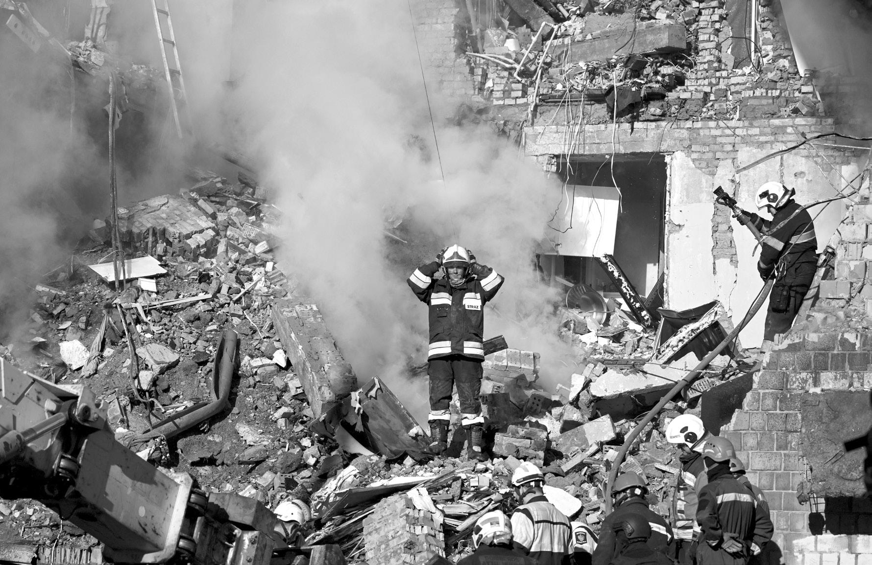 Russian attack kills 10 in Kyiv