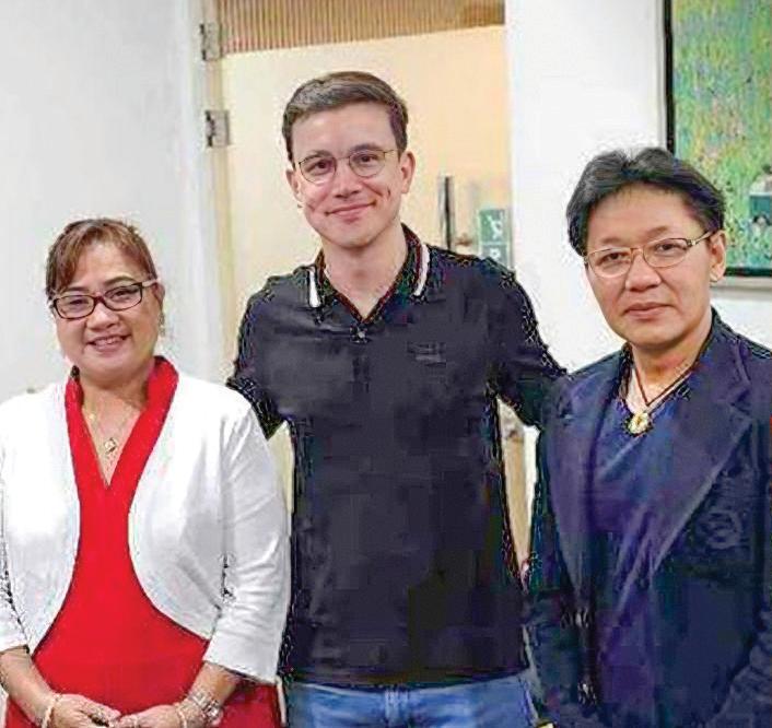 Arjo on photo with Discayas: 'Just a quick hi-hello'