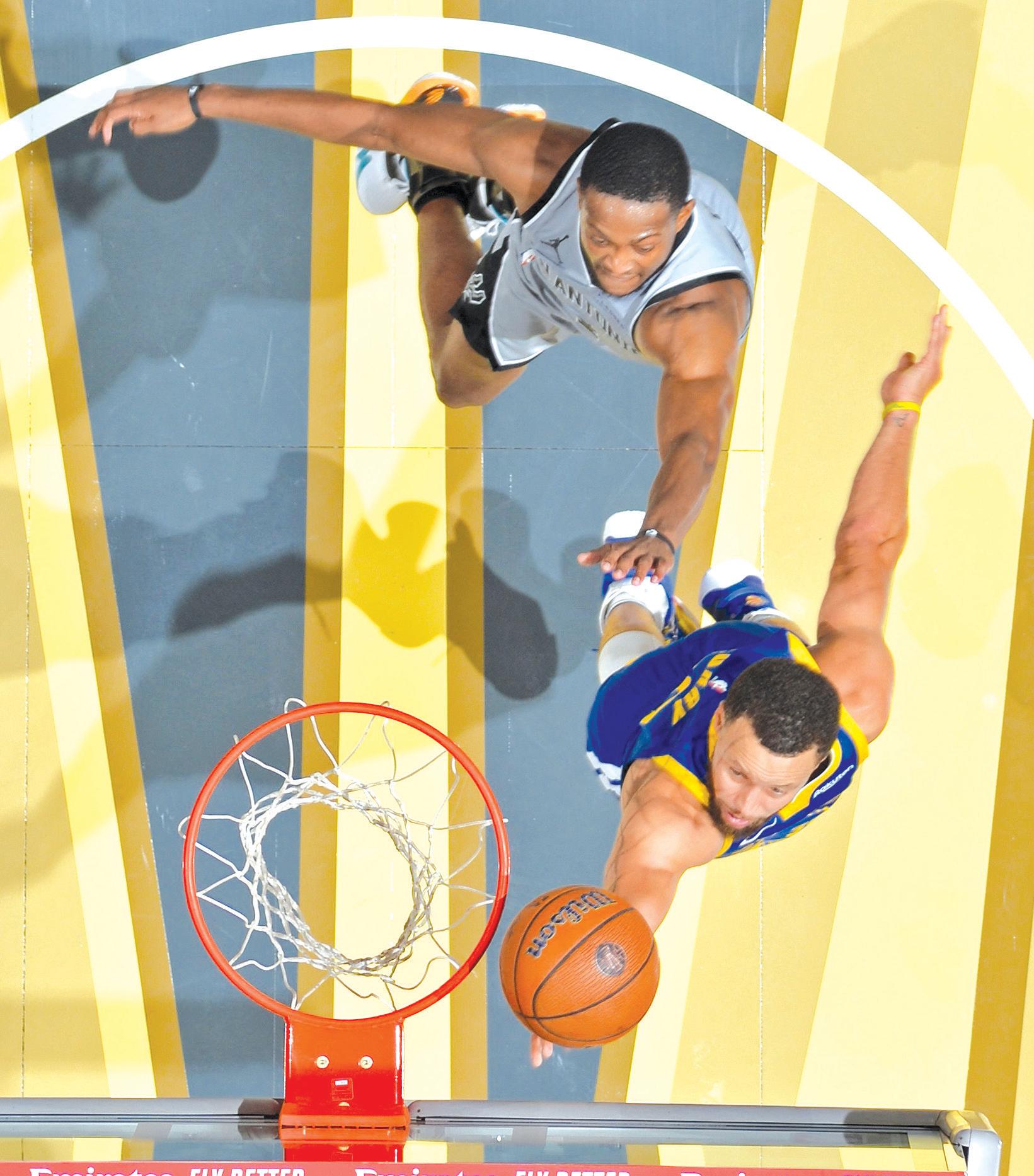 Curry explodes for 49 points as Warriors tame Spurs anew