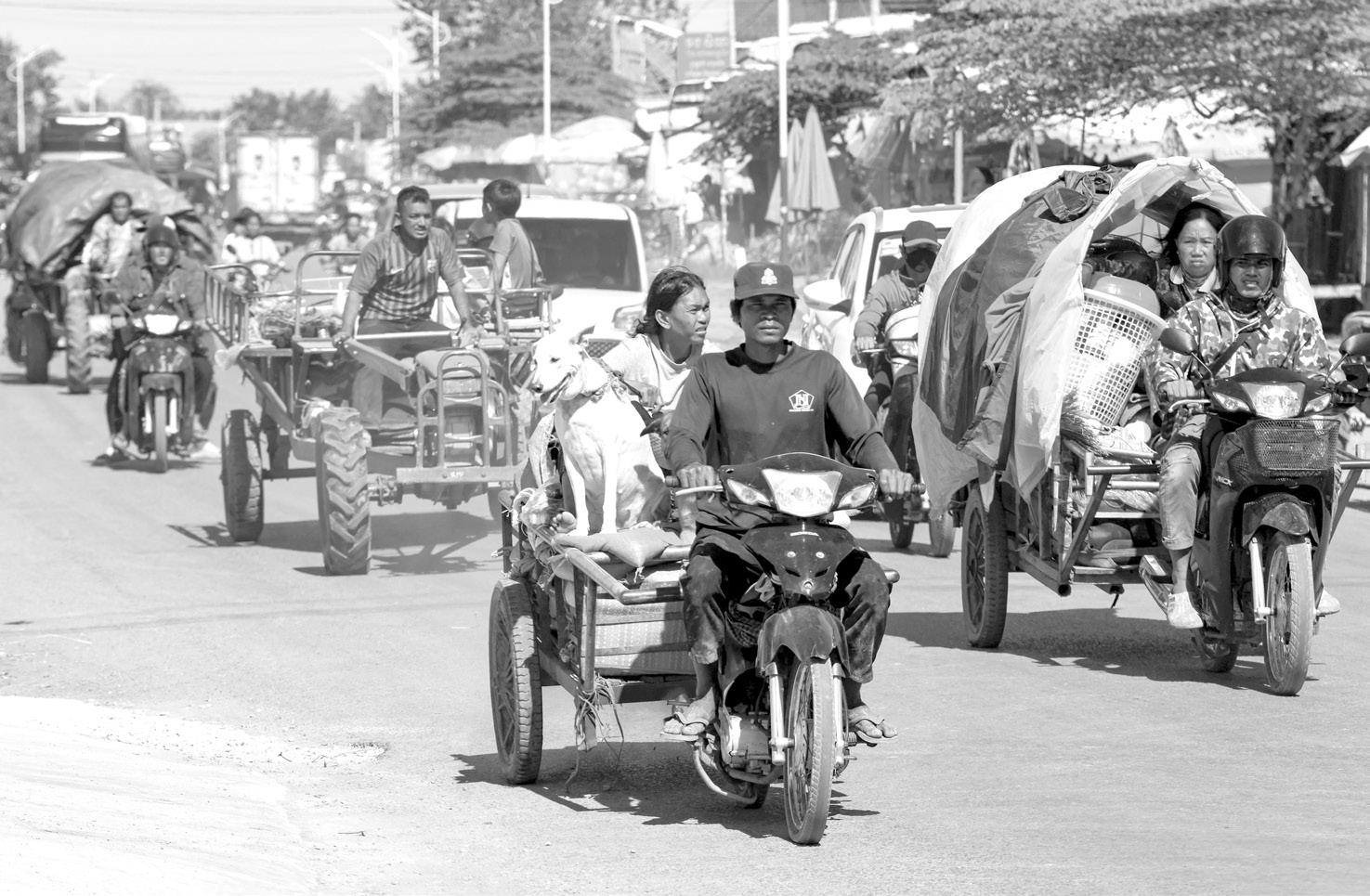 Thai border clashes displace over half a million in Cambodia