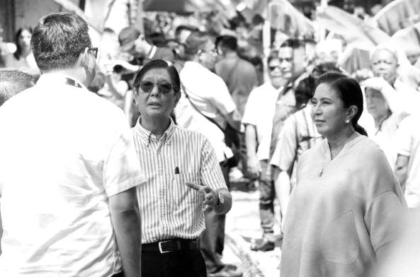 Marcos inspects flood control projects in Naga