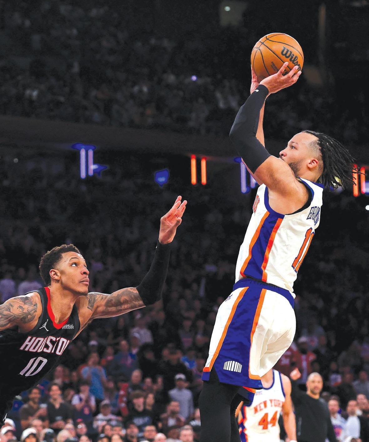 Knicks rally to down Rockets as Pistons, Spurs roll on
