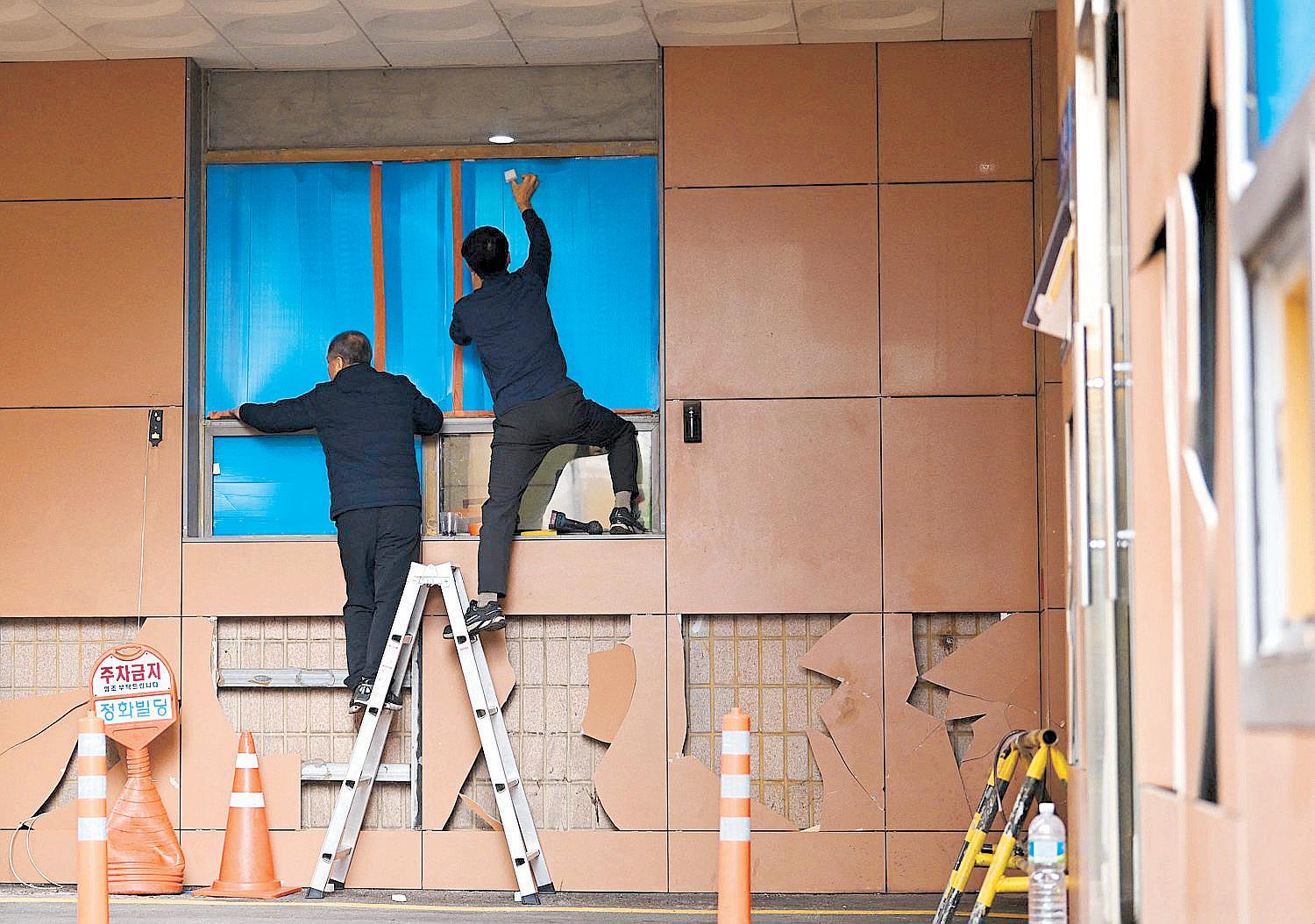 Yoon Shuns Questioning as Security Tightened After Court Rampage