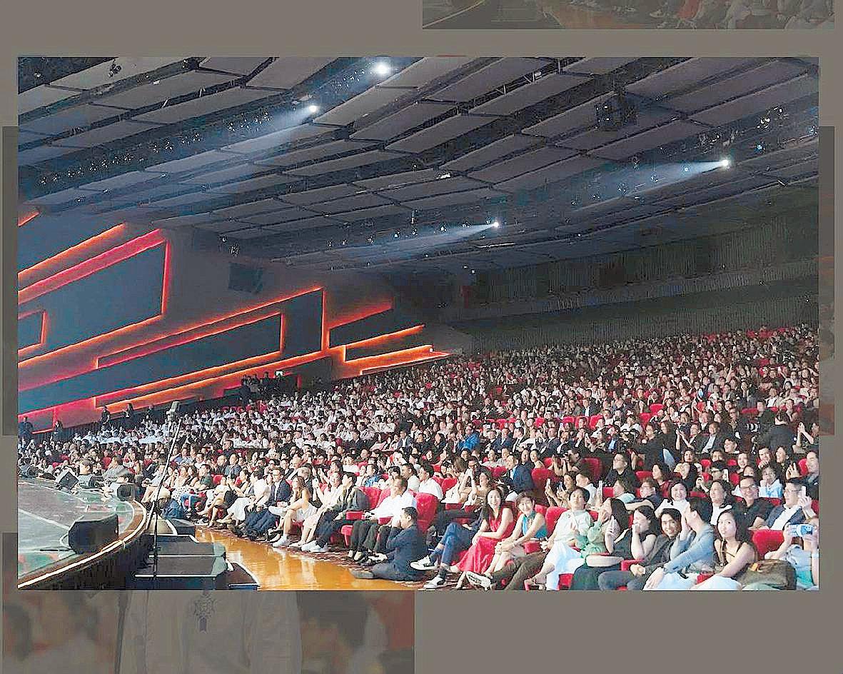 GORDON RAMSAY'S ADVICE TO STUDENTS: 'YEAH, GET COMFORTABLE BEING UNCOMFORTABLE'