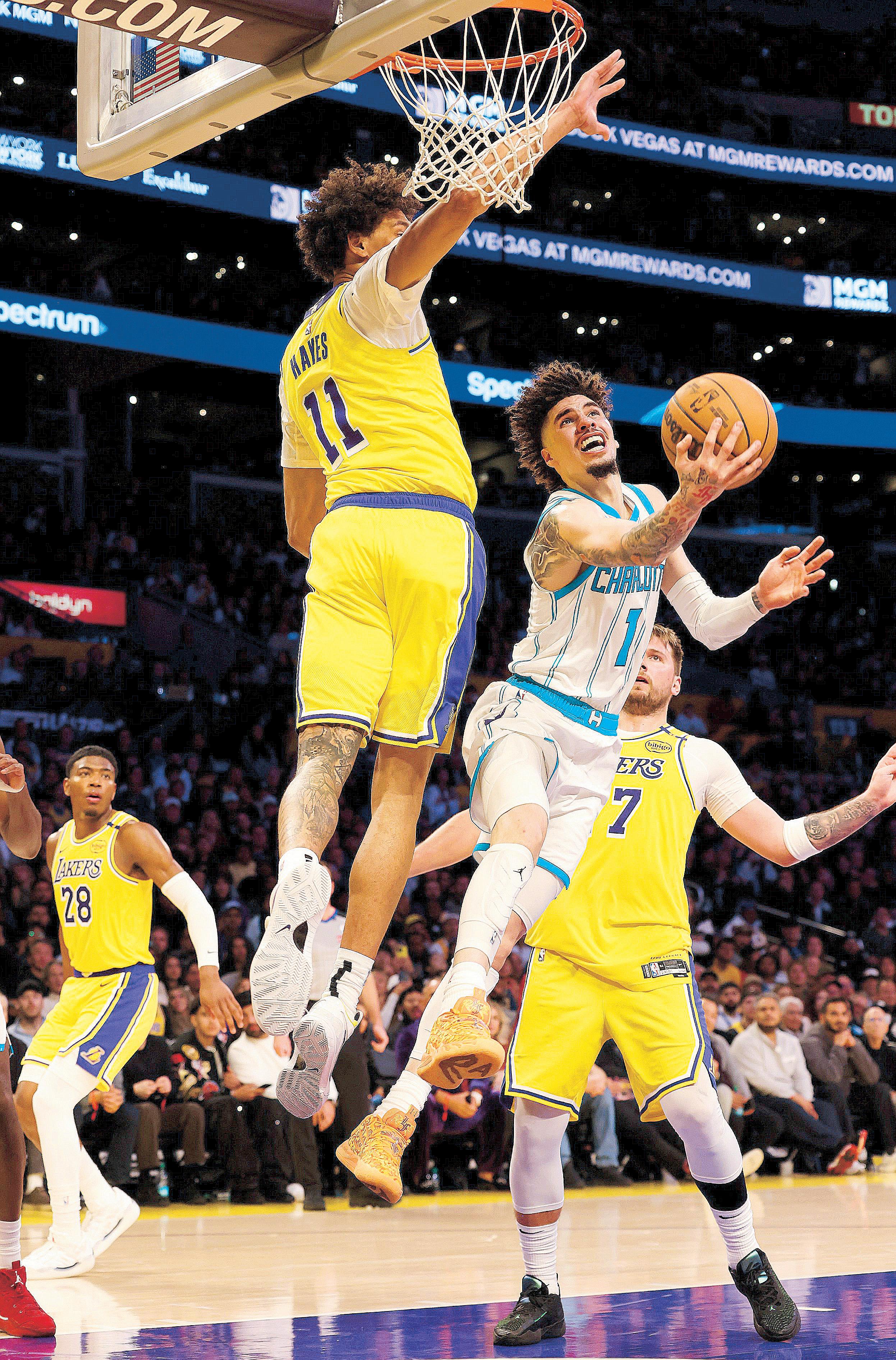 Ball, Bridges Power Hornets Past Lakers