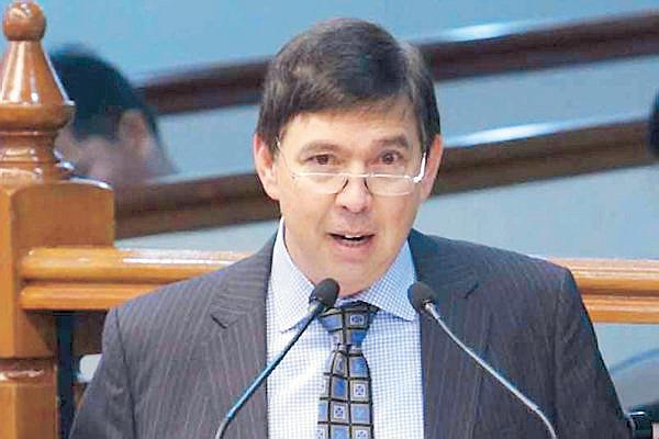 Recto wants stricter rules, not ban on online gambling