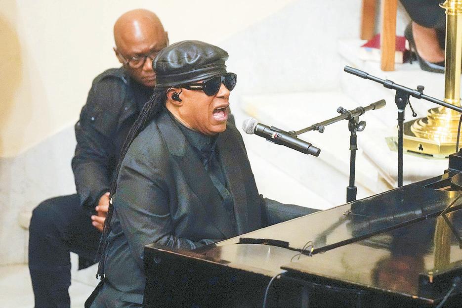 Lauryn Hill, Stevie Wonder perform at Roberta Flack memorial