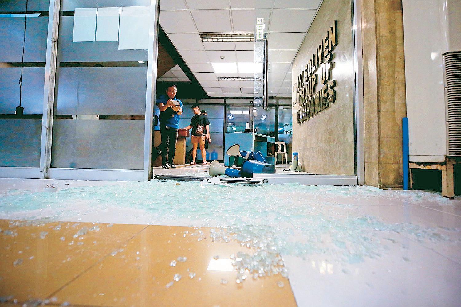 Armed Group Ransacks San Juan Building