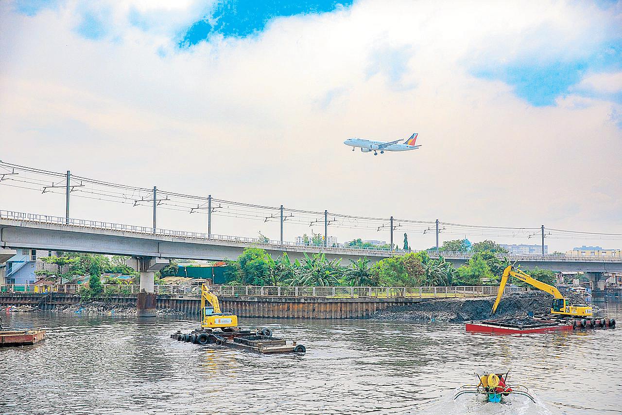 SMC Removes 93K Tons of Waste From Parañaque Rivers