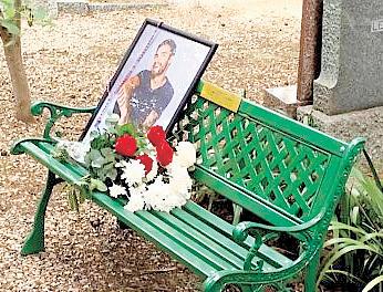 Payne fans dedicate commemorative bench in Buenos Aires cemetery