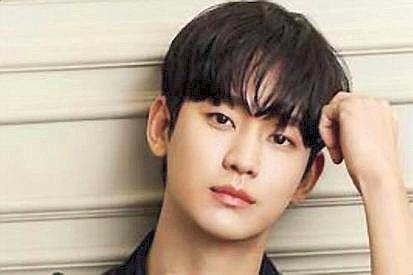 Brands Ditch Popular South Korean Actor Over Dating Scandal