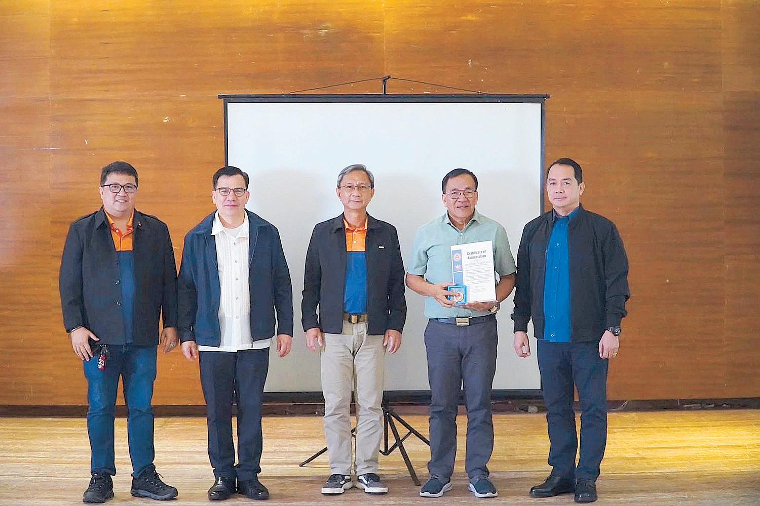 Albay Shares Best Practices in Volcano Ops With Negros