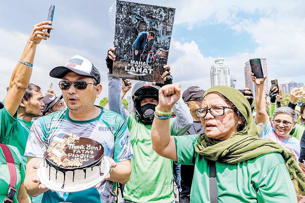Supporters rally as Rody marks 80th birthday in detention