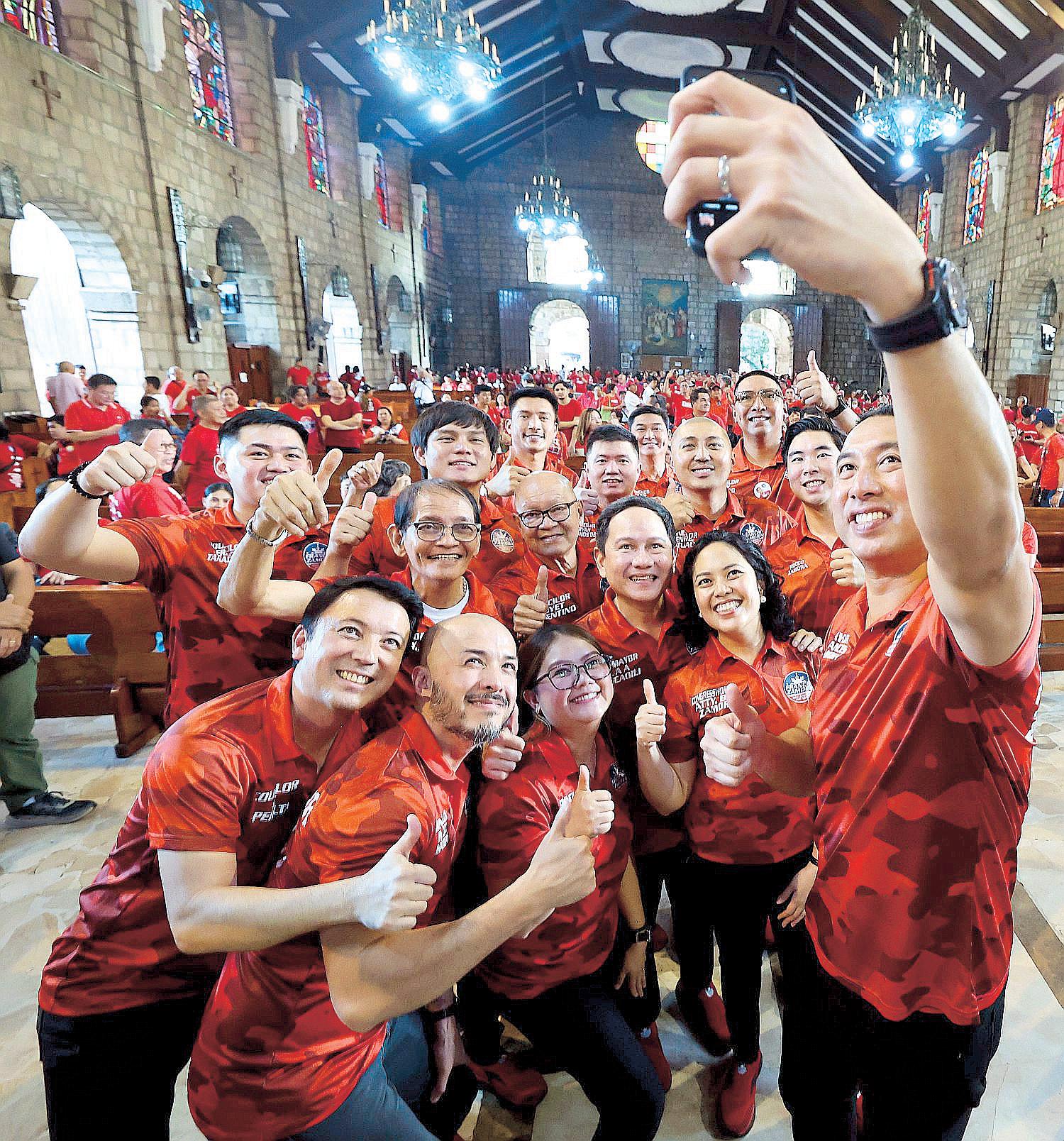 Poll bets in Manila in mudslinging mode